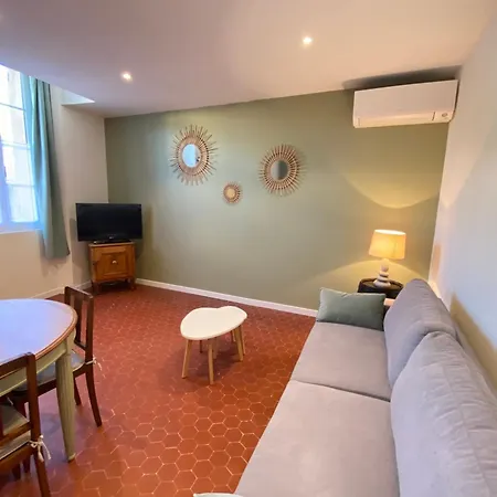 06cf Beautiful Renovated In Old Apartament Antibes