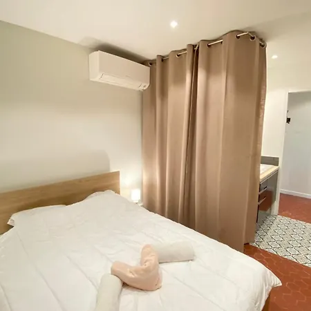 06cf Beautiful Renovated In Old Apartamento Antibes