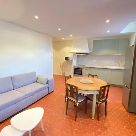 06cf Beautiful Renovated In Old Apartament Antibes