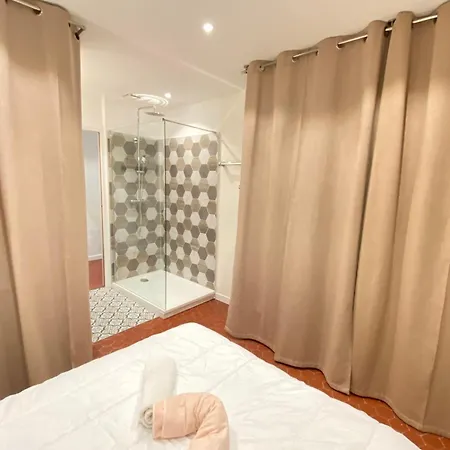 Apartment 06cf Beautiful Renovated In Old Antibes