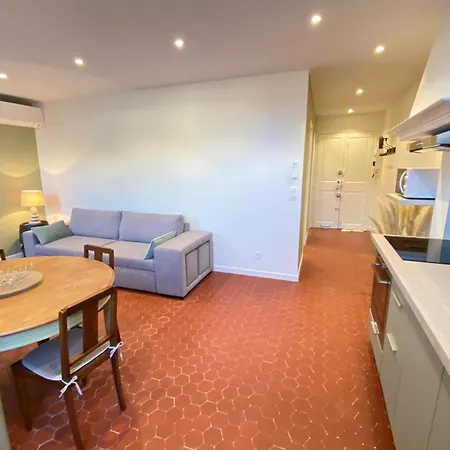 06cf Beautiful Renovated In Old Apartament