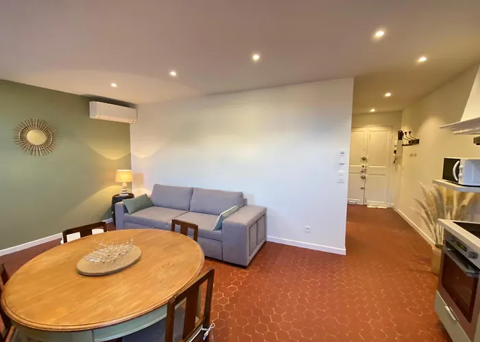 06cf Beautiful Renovated In Old Apartament Antibes