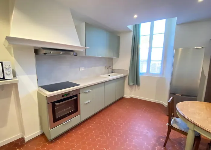 Apartament 06cf Beautiful Renovated In Old Antibes