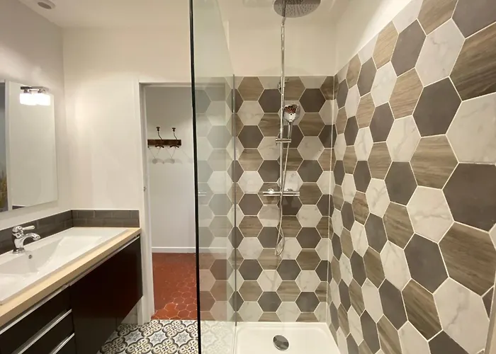 06cf Beautiful Renovated In Old Apartament *