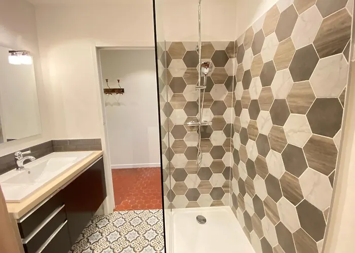 06cf Beautiful Renovated In Old Apartament *