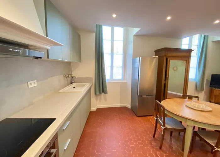 Apartament 06cf Beautiful Renovated In Old Antibes