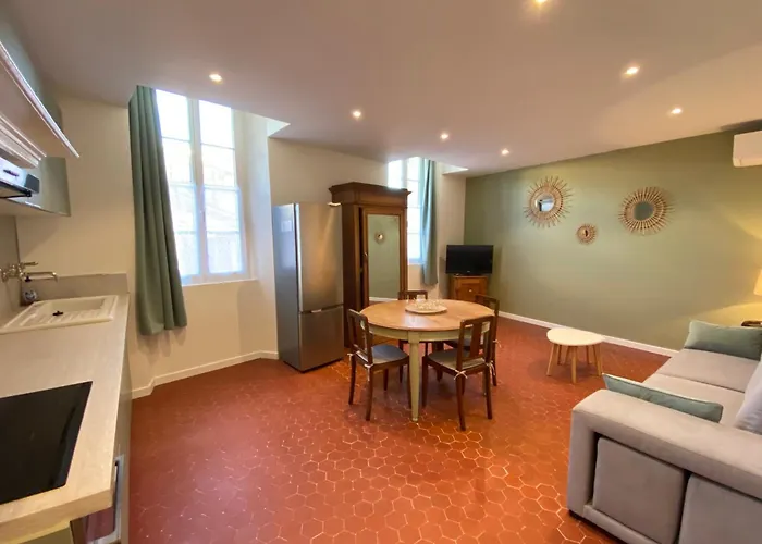 06cf Beautiful Renovated In Old Apartament Antibes