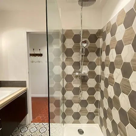 06cf Beautiful Renovated In Old Διαμέρισμα *