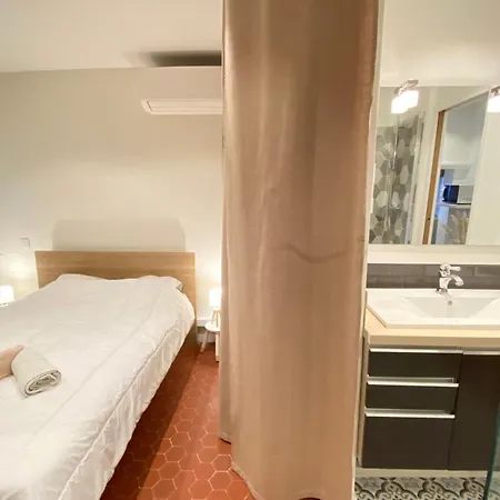 06cf Beautiful Renovated In Old